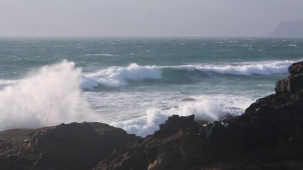 Atlantische Oceaan storm, Portugal. — Stockvideo