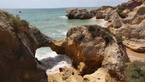 Rock formations (Algarve, Portugal). — Stockvideo