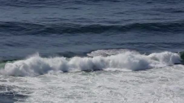 Okyanus sörf dalgalar. — Stok video