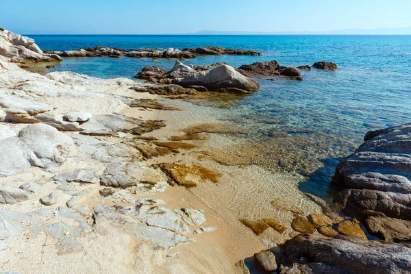 Verano Sithonia costa rocosa, Grecia . — Foto de Stock