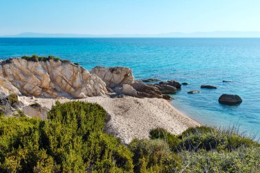 Yaz Sithonia kayalık sahil, Yunanistan. 