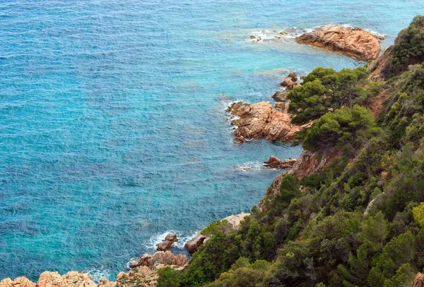 夏季岩石海岸海景 （西班牙). — 图库照片