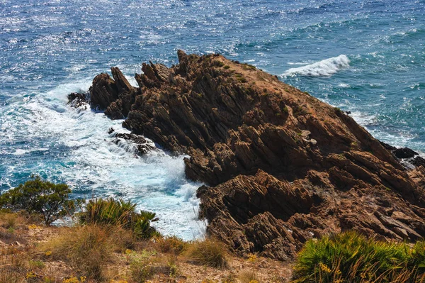 Sommer felsige Küste (costa blanca, Spanien). — Stockfoto