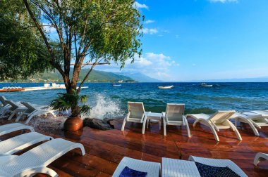 Ohri Gölü yaz görünümü.