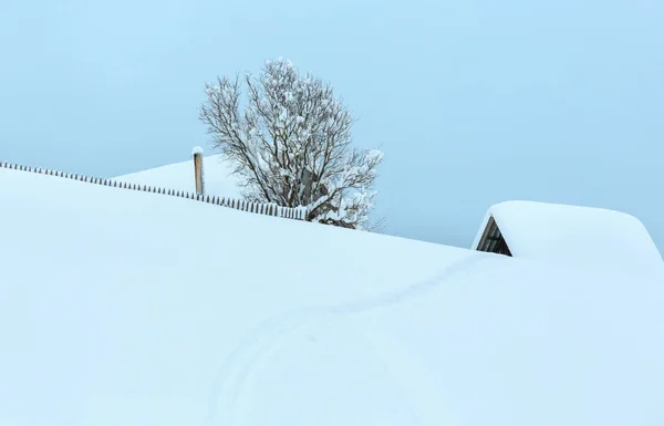 Зимняя горная деревня . — стоковое фото