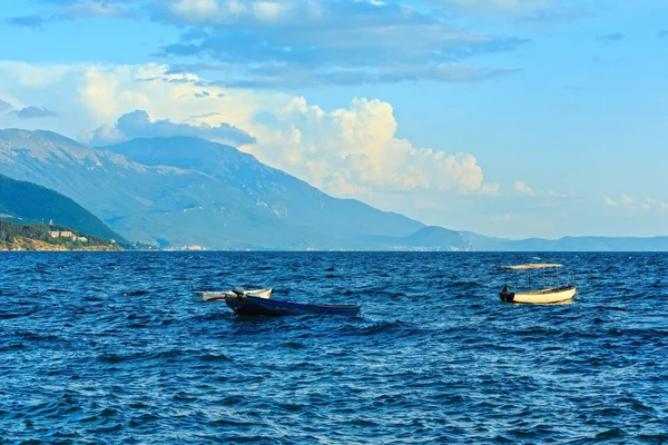 Vista sul lago di Ohrid . — Foto Stock