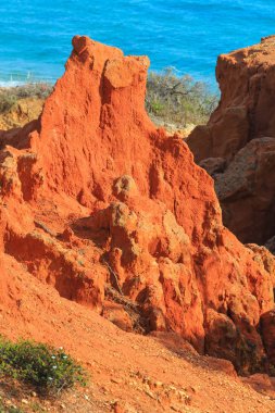 Yaz Atlantik sahil görünümü (Albufeira, Portekiz).
