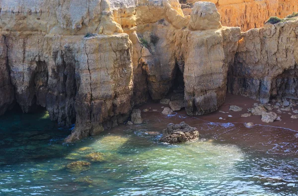 Costa rochosa atlântica (Algarve, Portugal ). — Fotografia de Stock