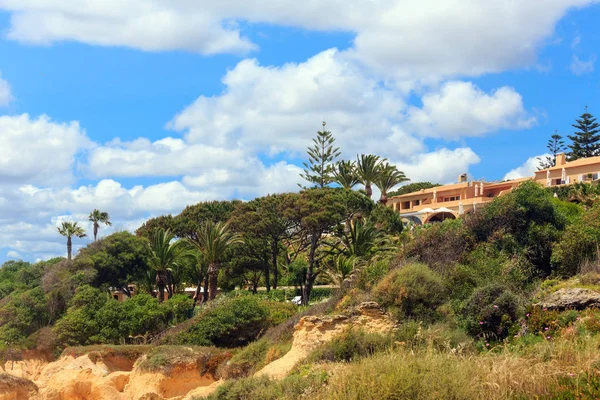 Casas en la orilla del verano. (Portugal ). — Foto de Stock