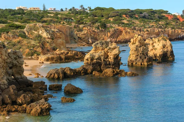 Atlantic klippiga kusten Visa (Albufeira, Algarve, Portugal). — Stockfoto