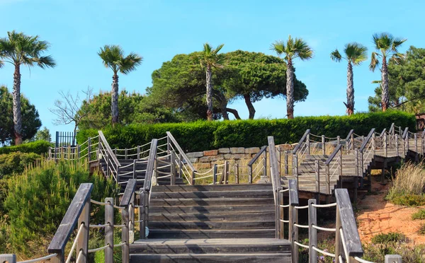 Scale in legno per la spiaggia. — Foto Stock