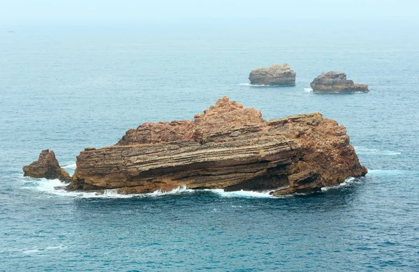 Verano Costa rocosa atlántica (Algarve, Portugal ). —  Fotos de Stock