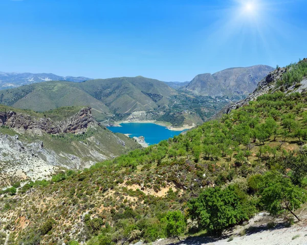 Jezioro w sierra nevada, Hiszpania. — Zdjęcie stockowe