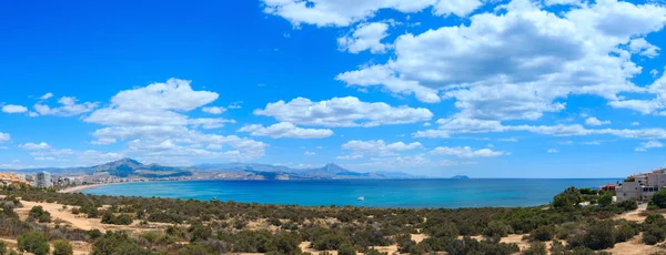 Benidorm vista da costa da cidade (Espanha ). — Fotografia de Stock