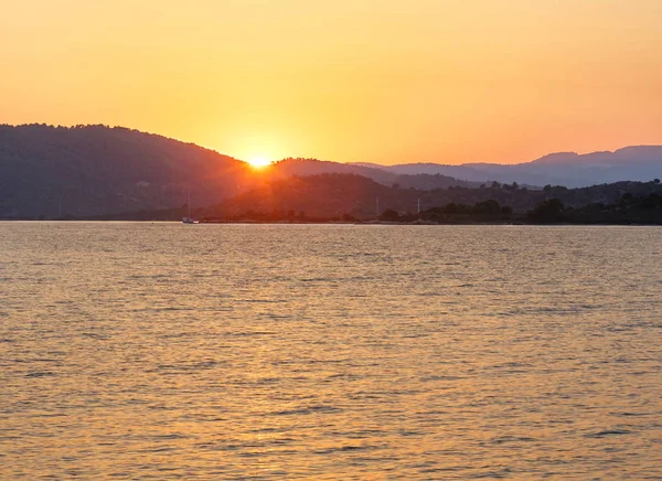 Sunset Aegean sea coast (Chalkidiki, Greece). — Stock Photo, Image