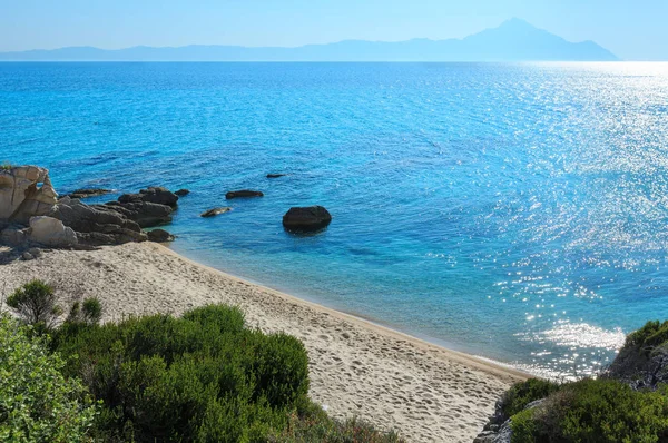 Βραχώδη ακτή καλοκαίρι Σιθωνία, Ελλάδα. — Φωτογραφία Αρχείου