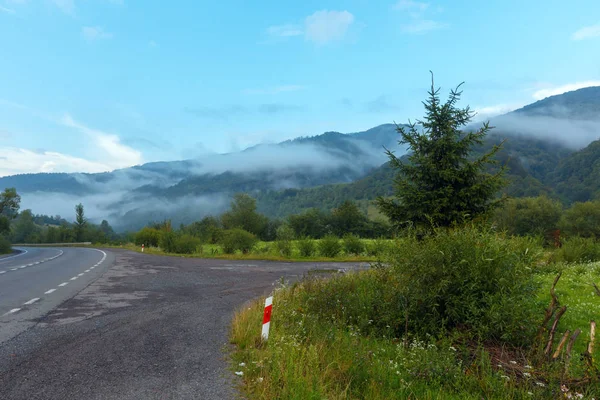 Kvällen mist i berg. — Stockfoto