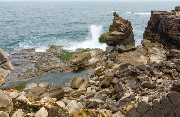 Atlantik kayalık Sahil (Portekiz). — Stok fotoğraf
