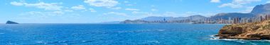 Benidorm şehir sahil manzaralı (İspanya).