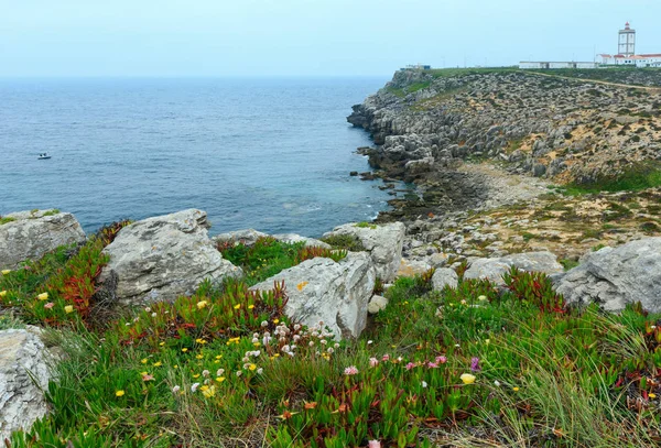 カルヴォエイロ岬 (ポルトガル、ペニシェの灯台). — ストック写真