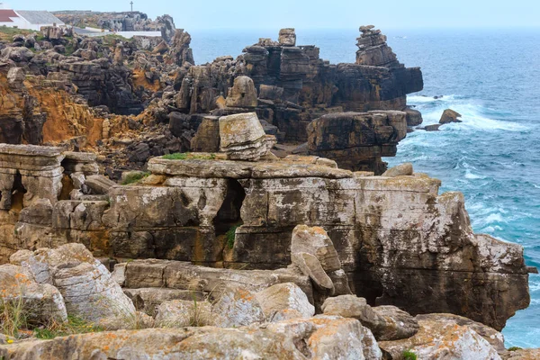 Costa rochosa atlântica (Portugal ). — Fotografia de Stock