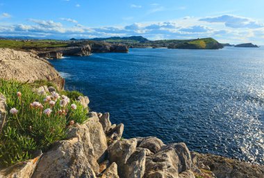 Cantabria kıyı şeridi manzara.