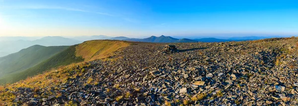 夏天的早晨山景 （喀尔巴阡乌克兰). — 图库照片