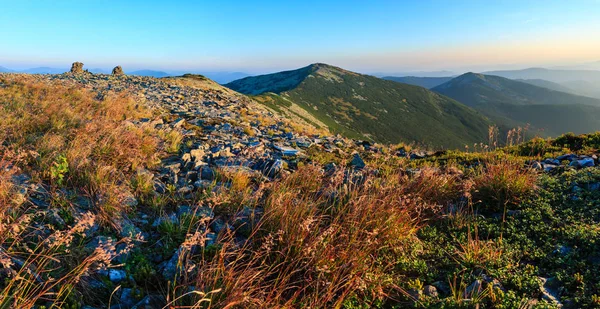 夏天的早晨喀尔巴阡山. — 图库照片