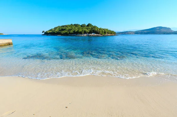 Playa de Ksamil, Albania . — Foto de Stock