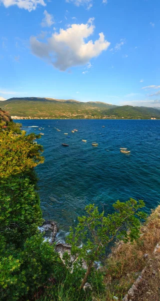 Meer van Ohrid zomer weergave. — Stockfoto