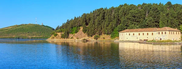 Klasztor na wyspie Zvernec, Albania. — Zdjęcie stockowe