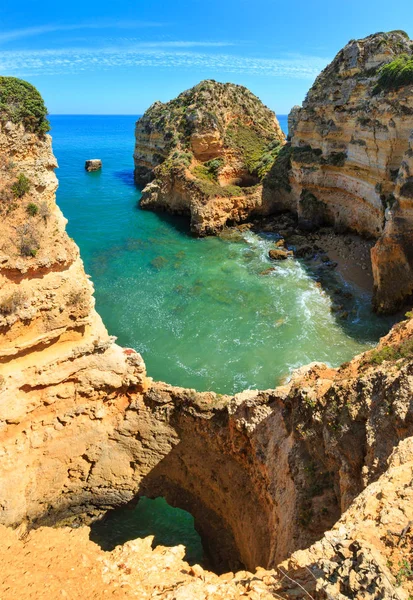 Costa rochosa atlântica (Algarve, Portugal ). — Fotografia de Stock
