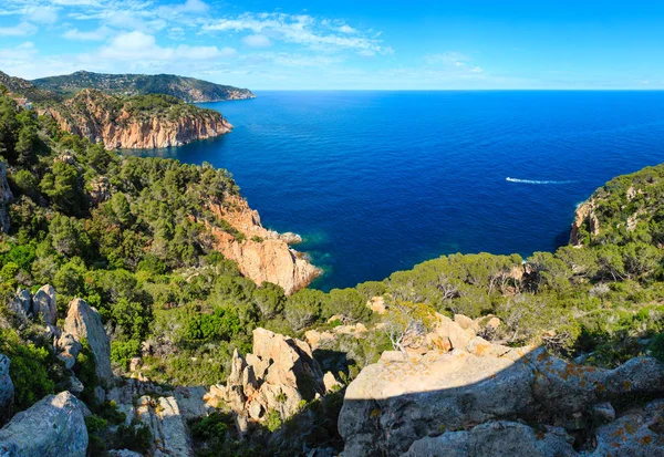Verano mar costa rocosa vista (España ). — Foto de Stock