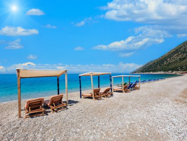 Yaz güneşli riviera beach.