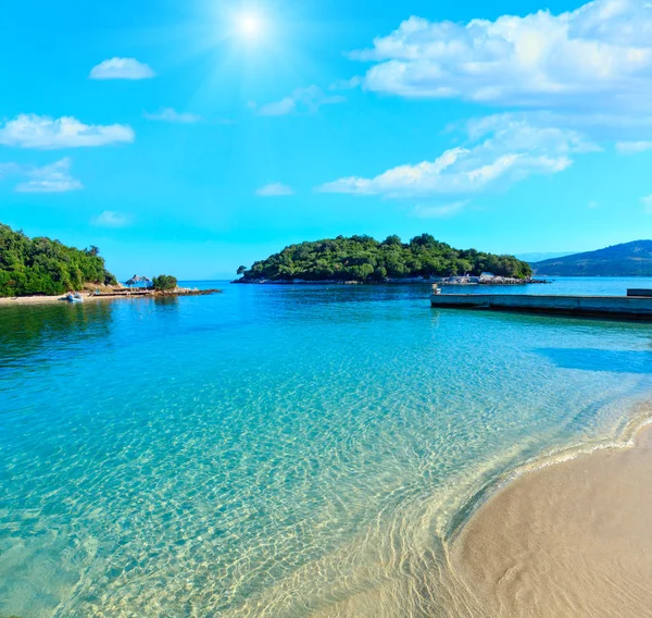 Playa soleada de Ksamil, Albania . — Foto de Stock