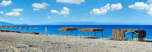 Letni poranek Pulebardha beach (Albania). — Zdjęcie stockowe