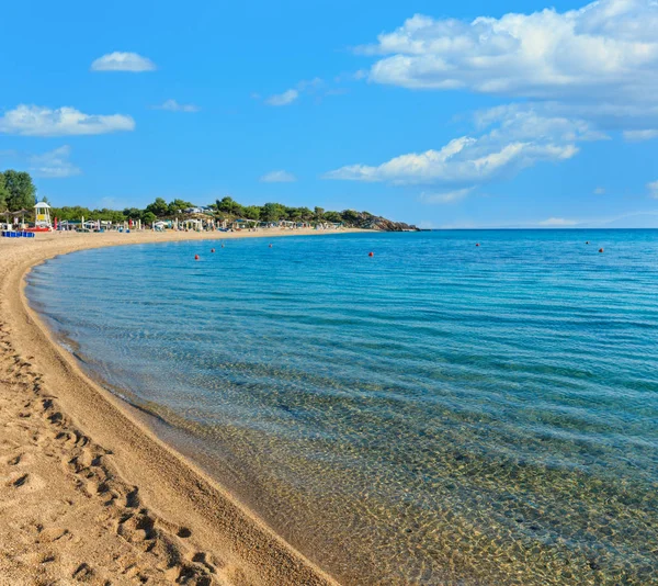 Strand am Sommermorgen. — Stockfoto