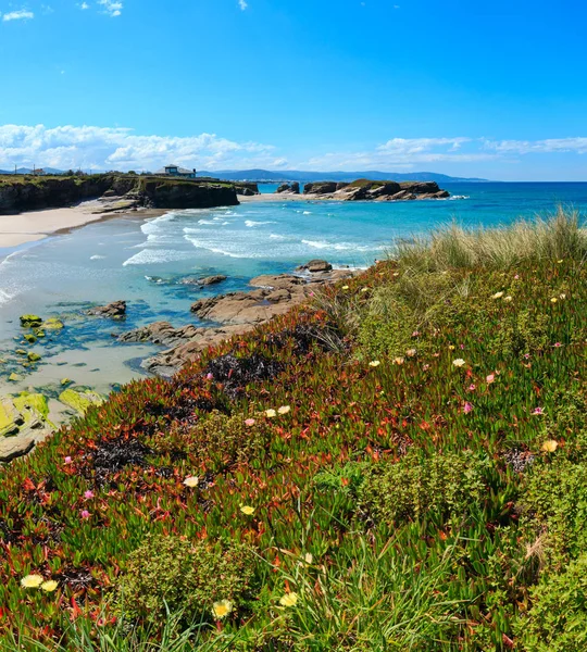 Los Castros beach (Galicien, Spanien). — Stockfoto