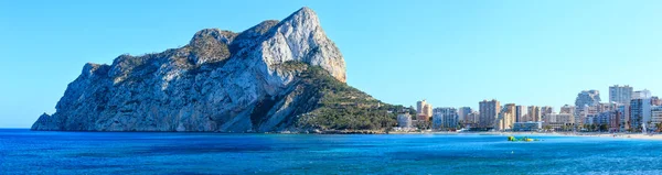 Calp zomer kust, Spanje. — Stockfoto