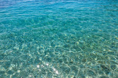 Deniz akan su yüzeyi