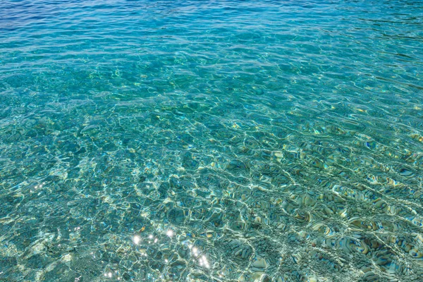 Deniz akan su yüzeyi