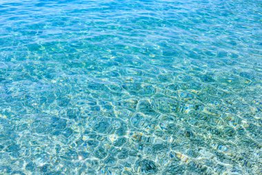 Deniz akan su yüzeyi