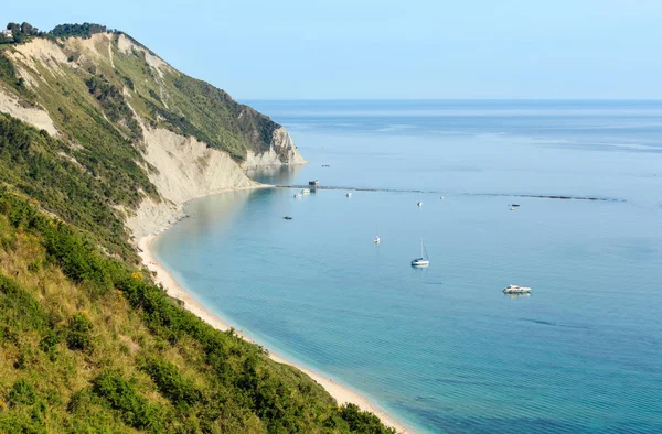 Yaz Adriyatik Denizi Mezzavalle beach — Stok fotoğraf