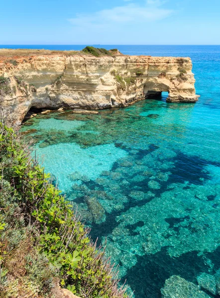 Faraglioni Torre Sant Andrea, İtalya — Stok fotoğraf