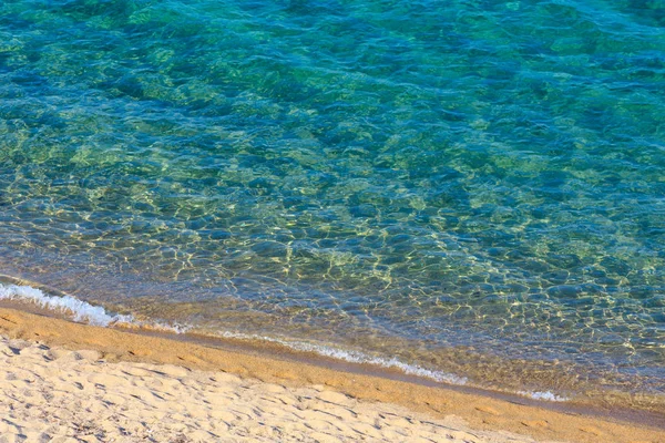 Mare surf sulla spiaggia . — Foto Stock