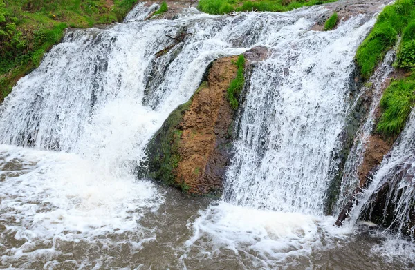 Dzhurynskyi vattenfall, Ukraina. — Stockfoto