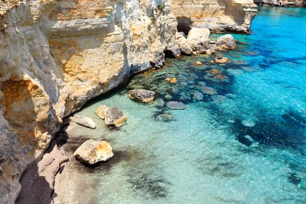 Faraglioni Torre Sant Andrea, İtalya — Stok fotoğraf