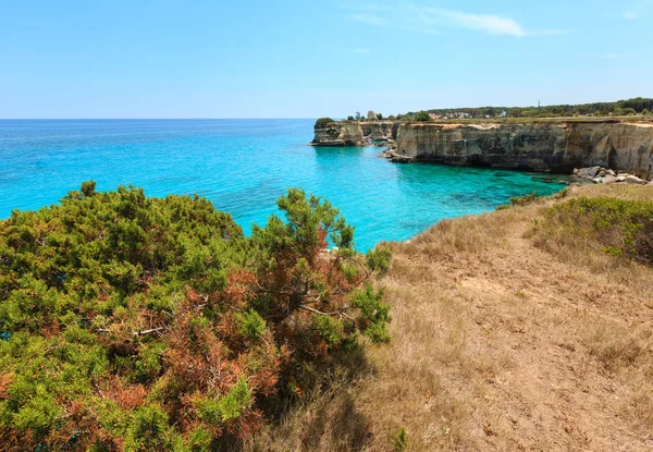 Faraglioni at Torre Sant Andrea, Italië — Stockfoto