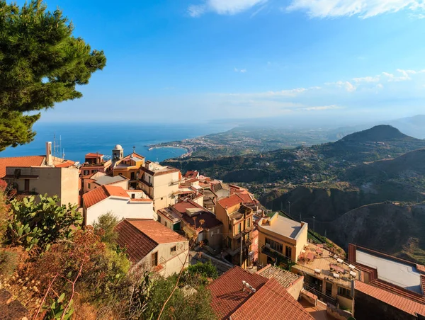 Vue sur Taormina depuis Castelmola, Sicile — Photo