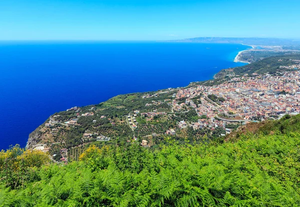 Deniz Sahil manzaralı Saint Elia Dağı üstten